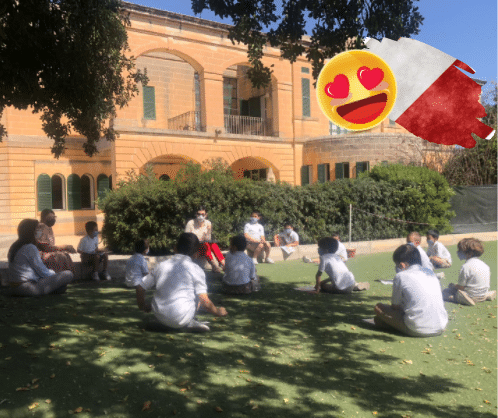 Yes, it’s Malti – en plein air!